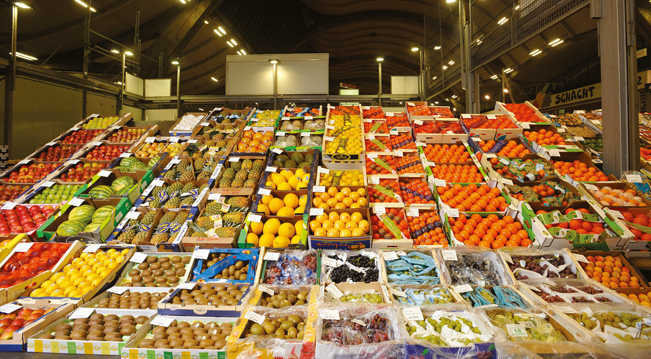 Obstkisten als Auslage auf dem Großmarkt